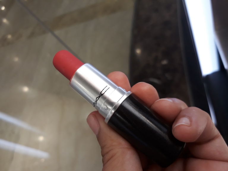 MAC lipstick online store price sale mehr shade for dusky skin fair skin wheatish skin blue eyes blonde hairs review all fired up blog del rio India palette swatches  MAC Ruby woo 