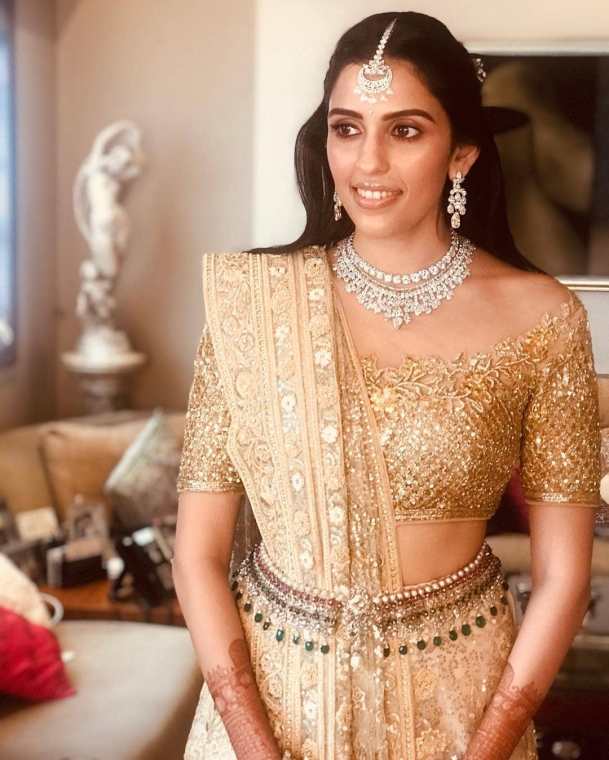 Akash Ambani, Shloka Mehta, Nita Ambani, Mukesh Ambani, Isha Ambani, Anand Piramal, Engagement celebration picture photo images videos cake venue cost wedding ceremony bollywood guest who wear what dress food menu