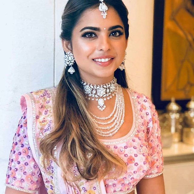 Akash Ambani, Shloka Mehta, Nita Ambani, Mukesh Ambani, Isha Ambani, Anand Piramal, Engagement celebration picture photo images videos cake venue cost wedding ceremony bollywood guest who wear what dress food menu