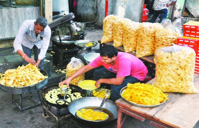 recipe preparation time chole bhature most famous street food in india popular dish kachori samosa jalebi eat hungry order near me spices pulses vendor restaurant dhaba style spicy tangy chole