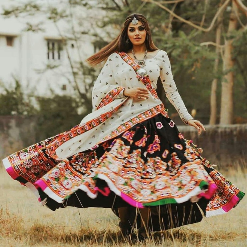 navratri chaniya choli designs,dussehra fashion blouse lehenga india festival gamthi work woman in lehenga dandiya garba pattern girl HD picture traditional lehenga desi fashion