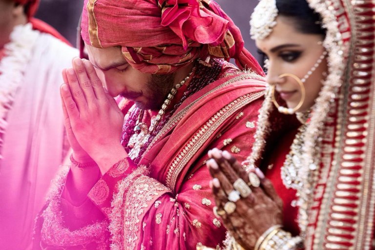 ranveer singh deepika padukone wedding mehendi pictures hd quality good quality images bollywood wedding expensive wedding couple relationship bride groom wedding season 