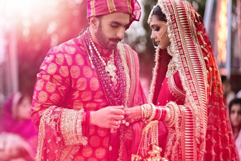 ranveer singh deepika padukone wedding mehendi pictures hd quality good quality images bollywood wedding expensive wedding couple relationship bride groom wedding season