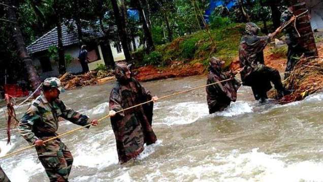 pictures hd images Indian Army, Indian Navy Kerala floods relief rescue operation operation madad operation sahyog victim disaster costal area tragedy role of Indian army in Kerala relief operation