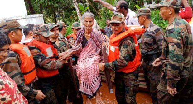 pictures hd images Indian Army, Indian Navy Kerala floods relief rescue operation operation madad operation sahyog victim disaster costal area tragedy role of Indian army in Kerala relief operation