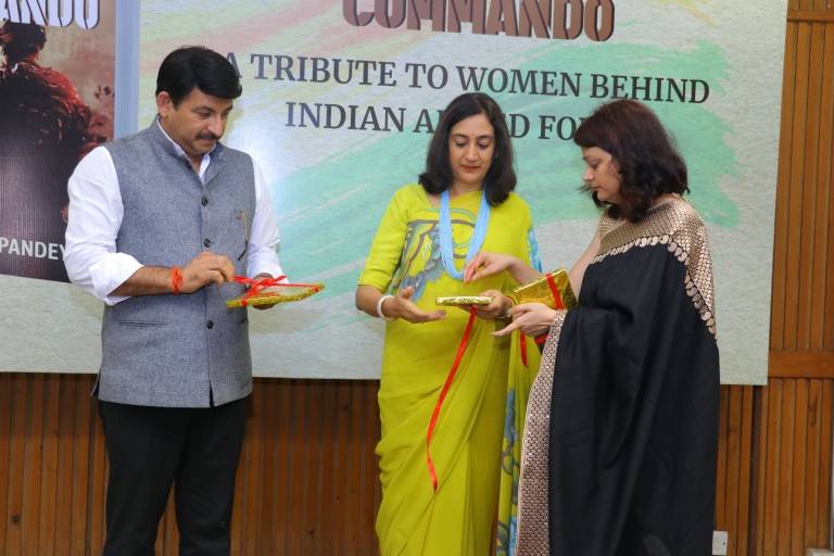 book launch signing event idea westland books amazon publishing marketting book promotions dignitaries celebrity book launch love story of a commando swapnil pandey Manoj tiwari madhulika Rawat bipin rawat AWWA initiative role veer naris martyrs wives army officer indian army wife girlfriend book best seller of 2019 army officer military relationship star studded book launch party