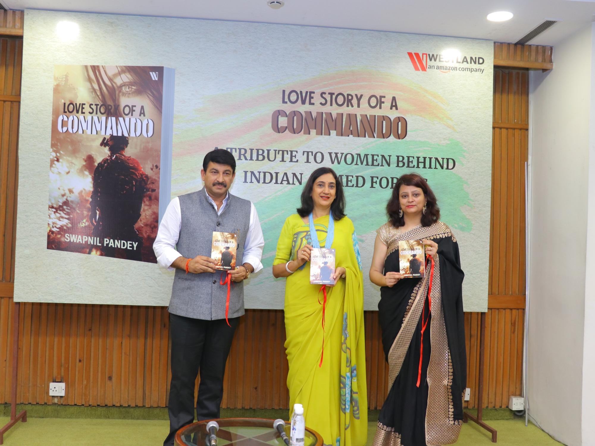 love story of a commando Mp manoj tiwari hd picture martyr wives veer naris book launch venue indian international center new delhi invitaion card military fiction westland books amazon company publishing publishers menu amrita bhbinder g chintamani captain dharmveer singh swapnil pandey romance bestseller 2019 book indian author indian female author army personnel Army CHief Wife Mrs Madhulika Rawat AWWA president at a book launch party