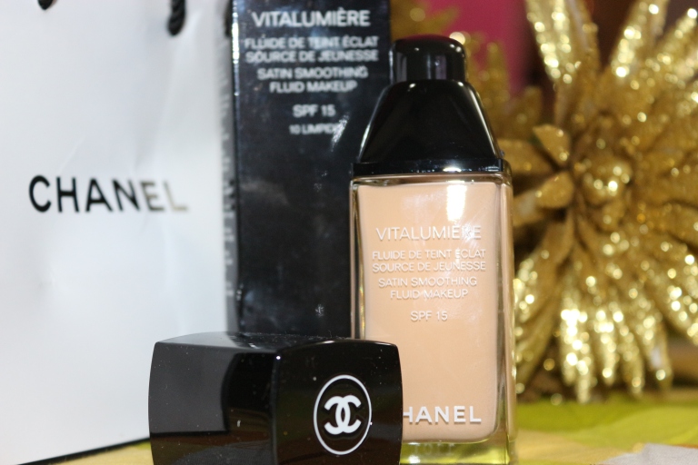 Chanel Foundation review dry skin oily skin Chanel store in Delhi sensitive skin Chanel Vitalumiere Perfection Lumiere