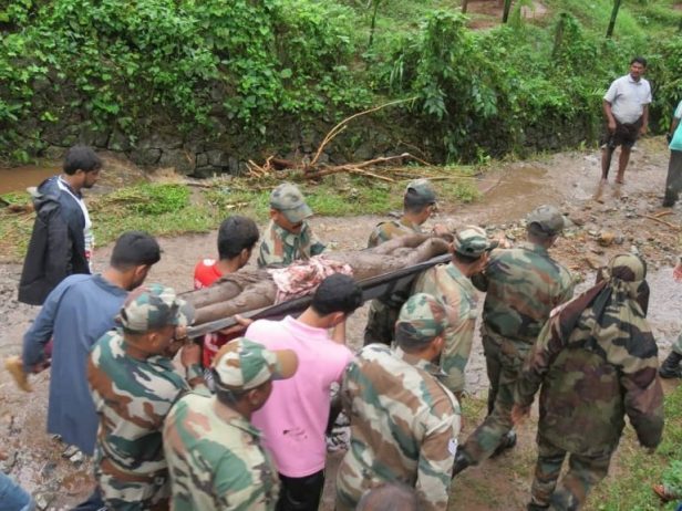 pictures hd images Indian Army, Indian Navy Kerala floods relief rescue operation operation madad operation sahyog victim disaster costal area tragedy role of Indian army in Kerala relief operation