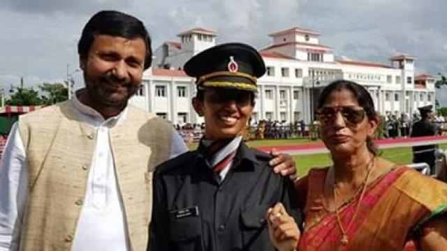 swati mahadik namita pant nidhi dubey lady officers veer nari extraordinary woman courage widow of army officer minister politician child to join army indian army extraordinary stories OTA Chennai passing out parade 2017 colonel mahadik indian army women officer female cadet brave woman feminism warrior woman